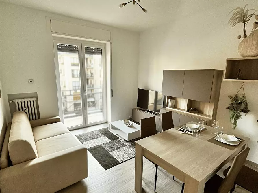 Immagine 1 di Appartamento in affitto  in Viale Massenzio Masia a Como