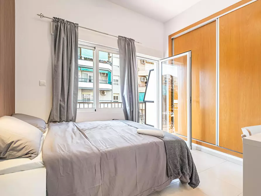 Immagine 1 di Camera in affitto  in Avenida de Aguilera a Alicante/Alacant