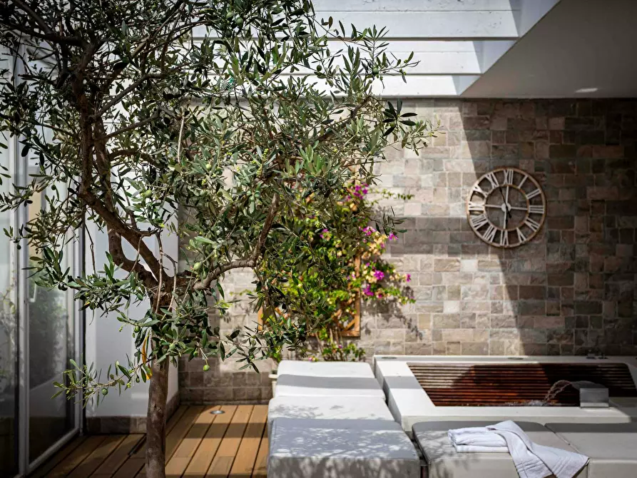 Immagine 1 di Appartamento in affitto  in Viale Cassala a Milano