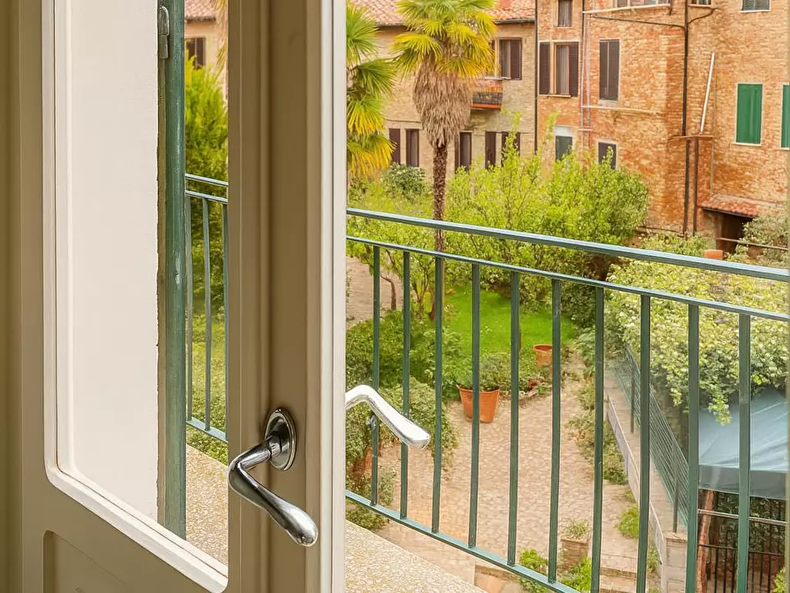 Immagine 4 di Camera in affitto  in Via Stalloreggi a Siena