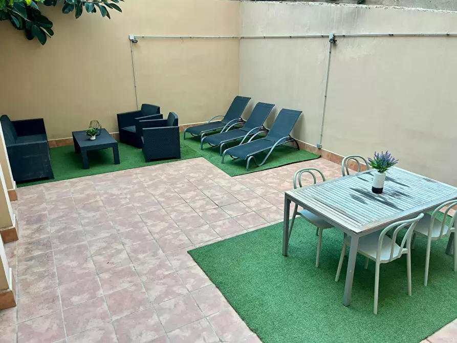 Immagine 1 di Appartamento in affitto  in Carrer de Rocafort a Barcelona