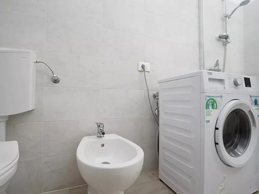 Immagine 8 di Camera in affitto  in Via Aurelio Saffi a Rimini