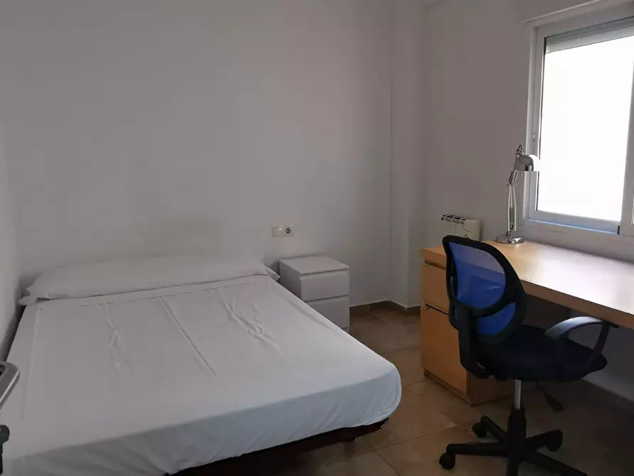 Immagine 1 di Camera in affitto  in Carrer València a Alicante/Alacant