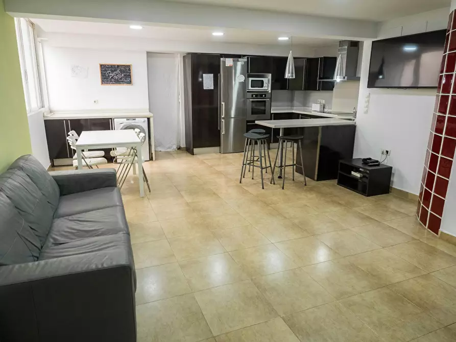 Immagine 7 di Camera in affitto  in Carrer València a Alicante/Alacant