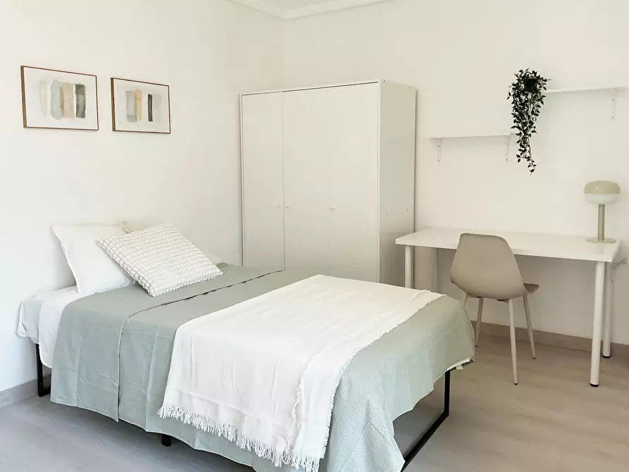 Immagine 1 di Camera in affitto  in Calle de Italia a Zaragoza