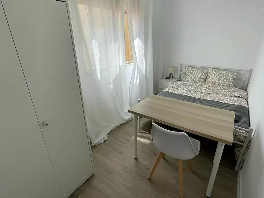Immagine 2 di Camera in affitto  in Carrer del Poeta Alberola a Valencia