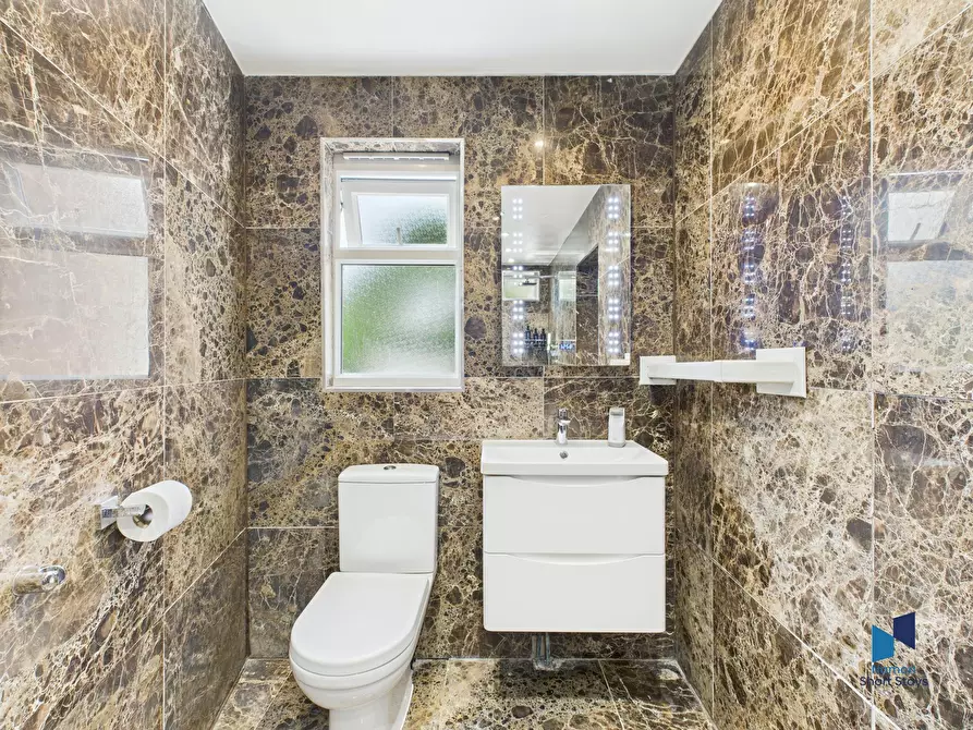 Immagine 10 di Casa indipendente in affitto  in Beaumont Road a Hounslow