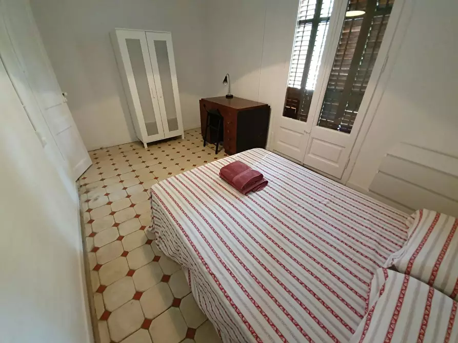 Immagine 1 di Camera in affitto  in Ronda de Sant Antoni a Barcelona