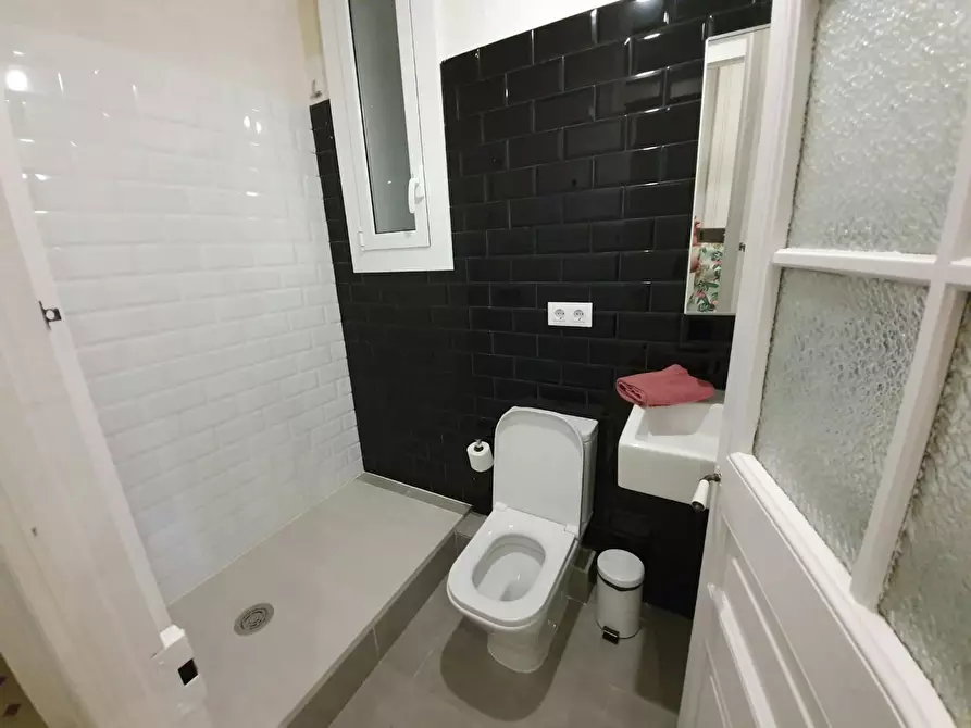 Immagine 4 di Camera in affitto  in Ronda de Sant Antoni a Barcelona