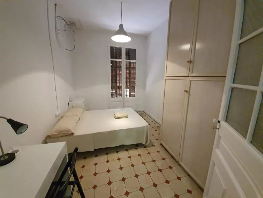 Immagine 1 di Camera in affitto  in Ronda de Sant Antoni a Barcelona
