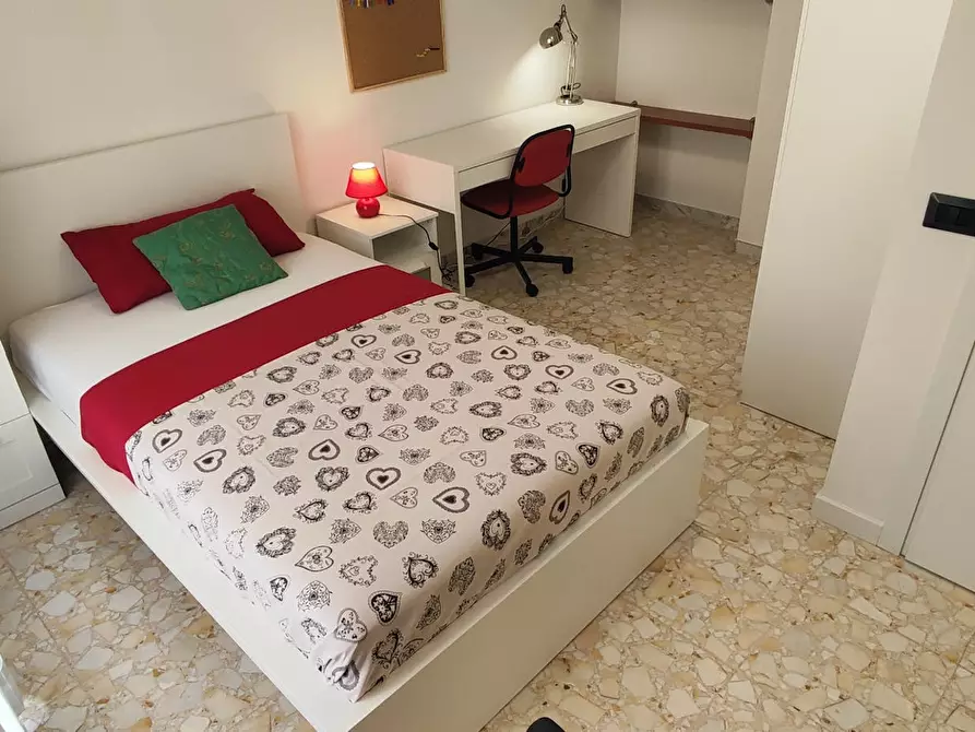 Immagine 2 di Camera in affitto  in Via Antonio Scialoja a Firenze