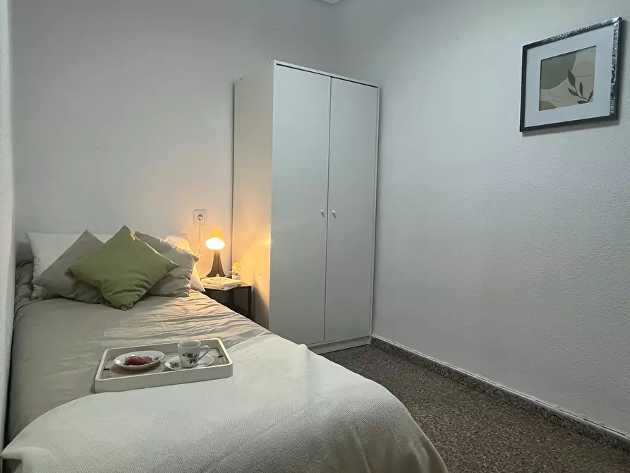 Immagine 3 di Camera in affitto  in Carrer de Pere Cabanes a Valencia
