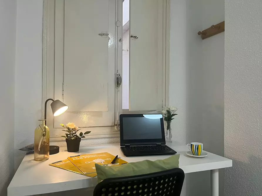 Immagine 2 di Camera in affitto  in Carrer de Pere Cabanes a Valencia