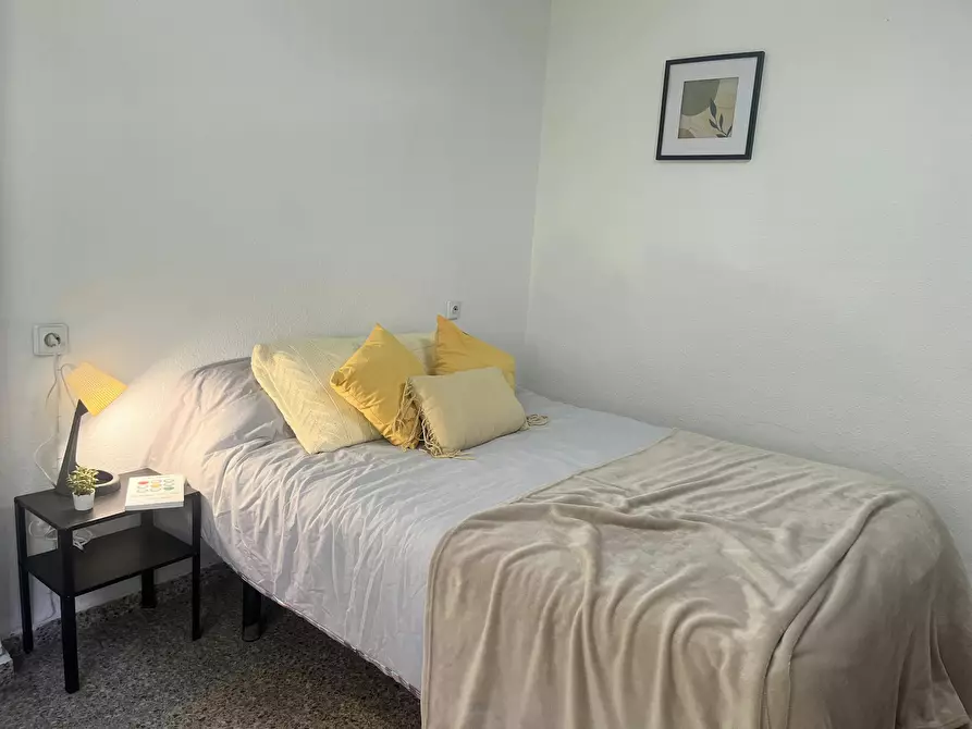 Immagine 4 di Camera in affitto  in Carrer de Pere Cabanes a Valencia