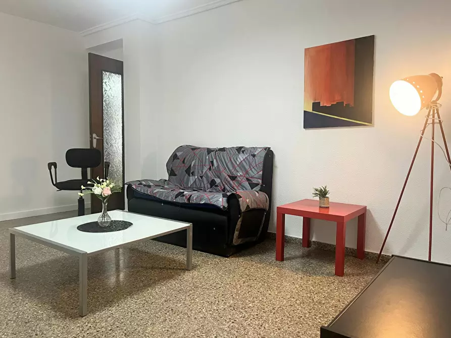 Immagine 6 di Camera in affitto  in Carrer de Pere Cabanes a Valencia