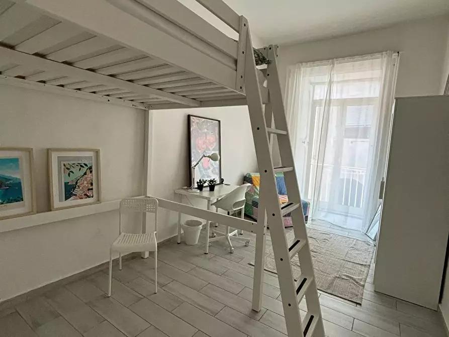 Immagine 9 di Camera in affitto  in Via dei Tribunali a Napoli