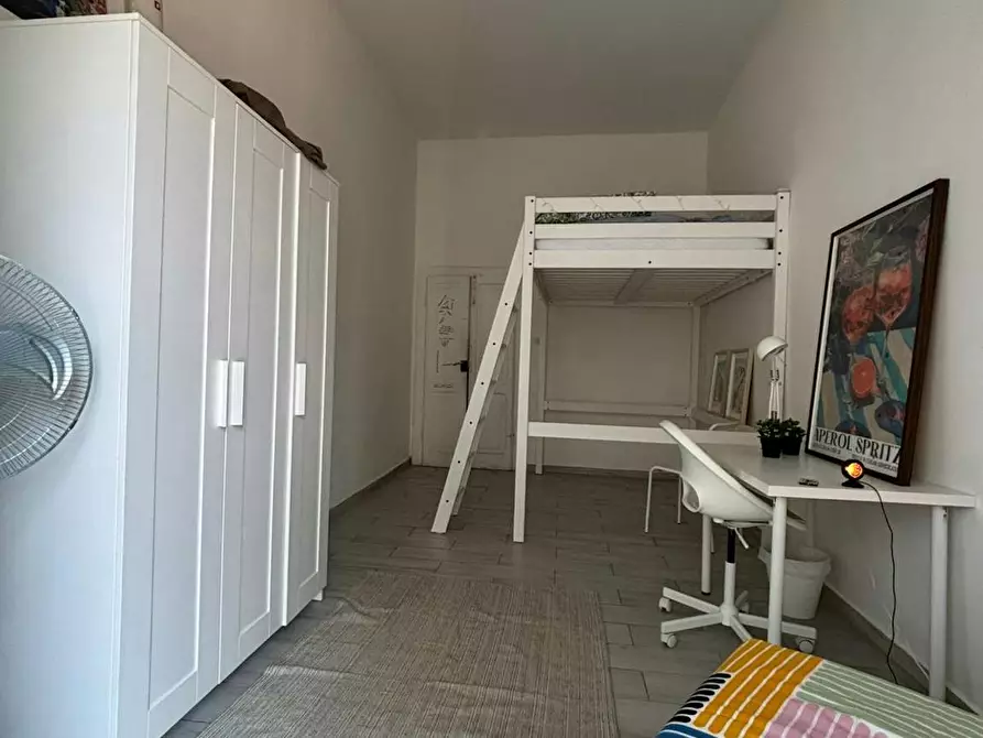 Immagine 5 di Camera in affitto  in Via dei Tribunali a Napoli