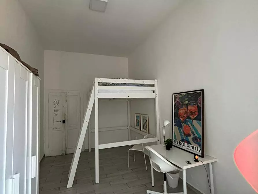 Immagine 10 di Camera in affitto  in Via dei Tribunali a Napoli