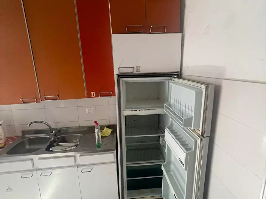 Immagine 10 di Camera in affitto  in Via dei Tribunali a Napoli