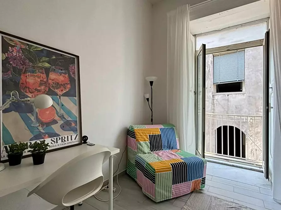 Immagine 3 di Camera in affitto  in Via dei Tribunali a Napoli