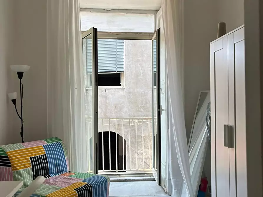Immagine 2 di Camera in affitto  in Via dei Tribunali a Napoli