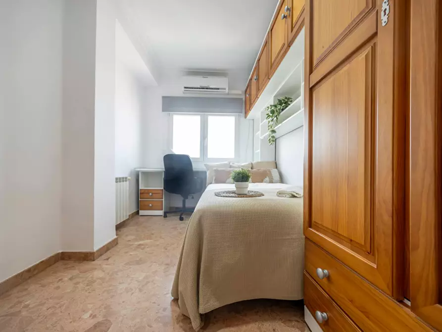 Immagine 2 di Camera in affitto  in Plaça d'Hondures a Valencia