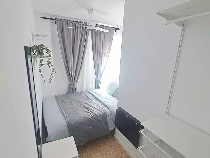 Immagine 2 di Camera in affitto  in Carrer de l'Escultor Piquer a Valencia