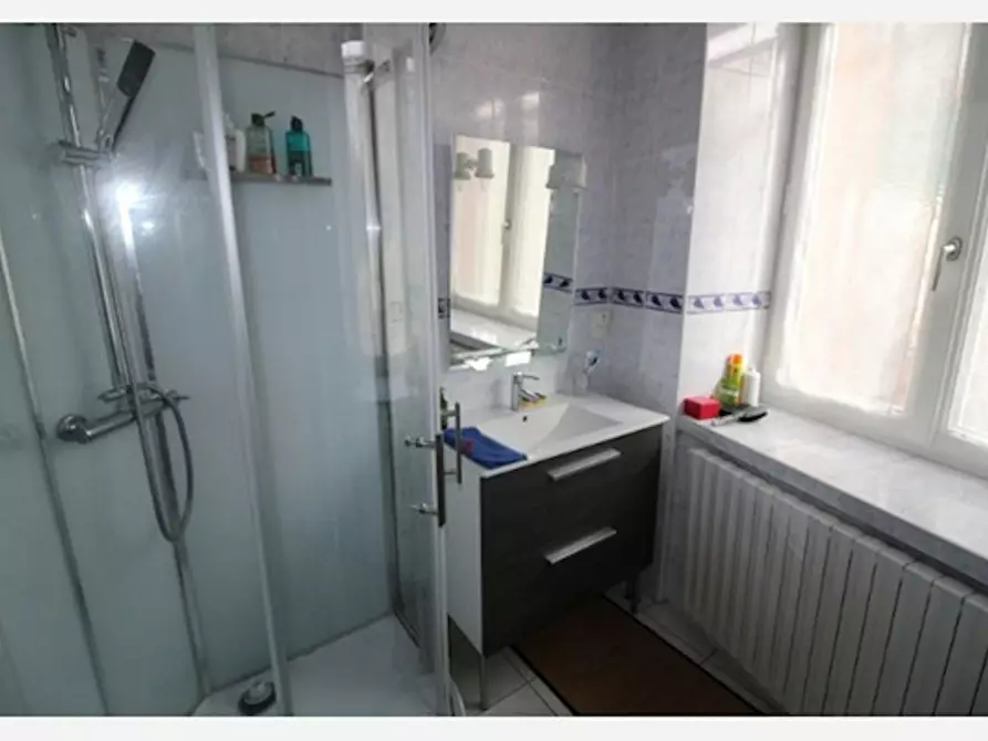 Immagine 2 di Camera in affitto  in Rue de la Charrière a Limetz-Villez