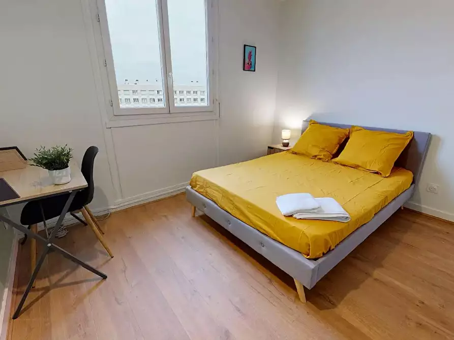 Immagine 1 di Camera in affitto  in Rue du 4 Août 1789 a Villeurbanne