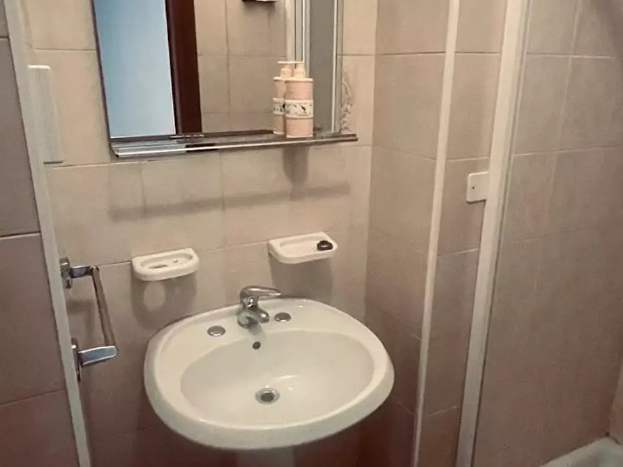 Immagine 10 di Camera in affitto  in Via Principessa Clotilde a Torino