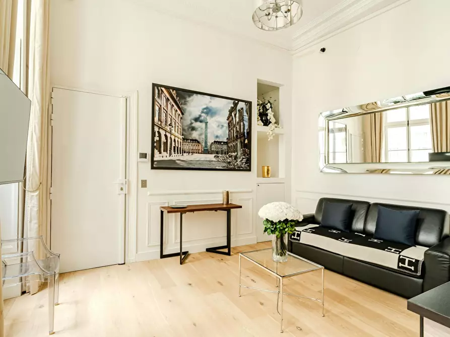 Immagine 5 di Appartamento in affitto  in Rue Saint-Honoré a Paris