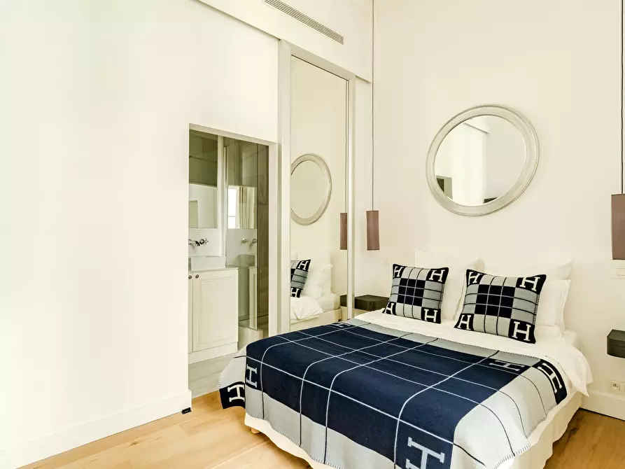 Immagine 7 di Appartamento in affitto  in Rue Saint-Honoré a Paris