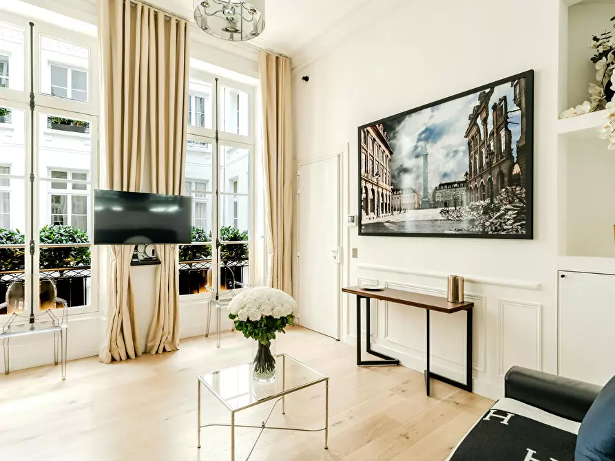 Immagine 4 di Appartamento in affitto  in Rue Saint-Honoré a Paris