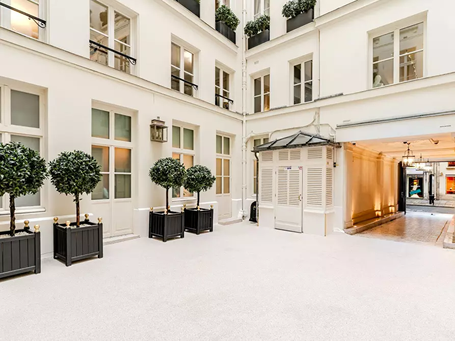 Immagine 2 di Appartamento in affitto  in Rue Saint-Honoré a Paris