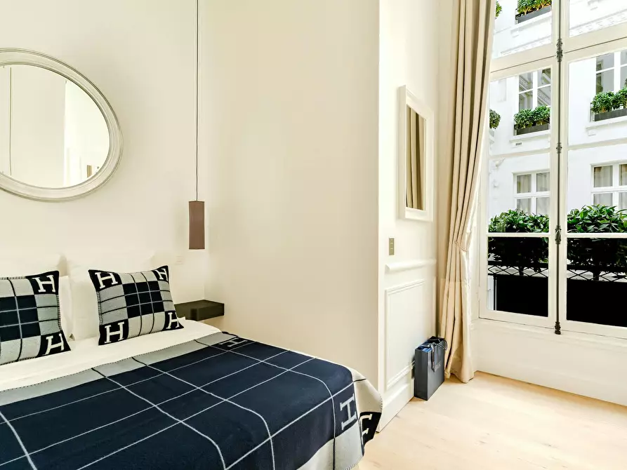 Immagine 9 di Appartamento in affitto  in Rue Saint-Honoré a Paris