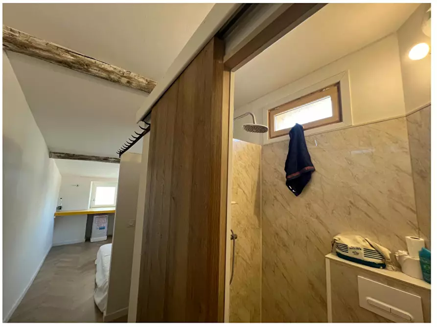 Immagine 6 di Camera in affitto  in Rue de la Vierge a Nîmes