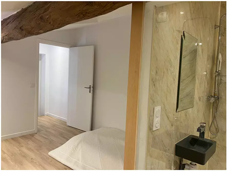 Immagine 8 di Camera in affitto  in Rue de la Vierge a Nîmes