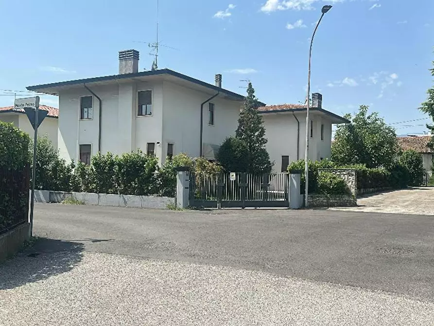 Immagine 1 di Casa indipendente in affitto  in Via Monte Pelmo a Thiene