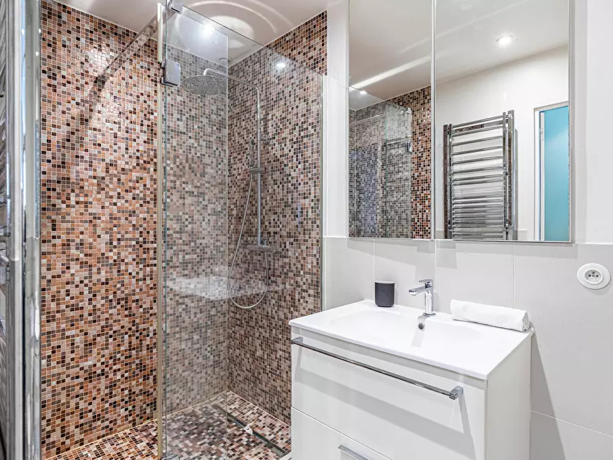 Immagine 7 di Appartamento in affitto  in Rue Lepic a Paris 18