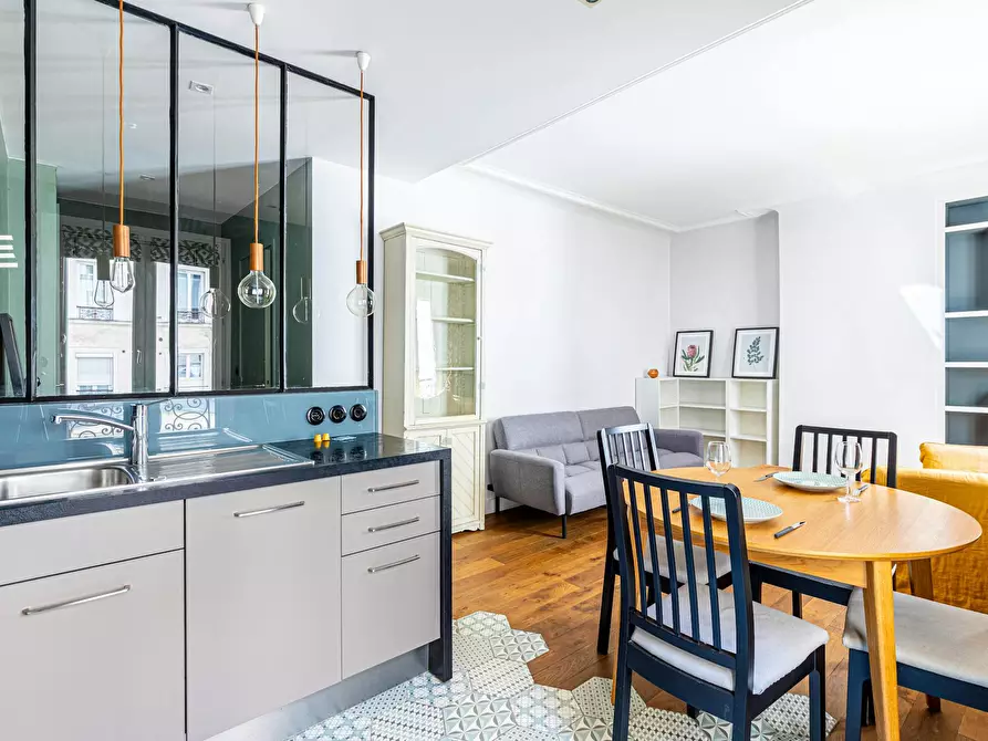 Immagine 10 di Appartamento in affitto  in Rue Lepic a Paris 18