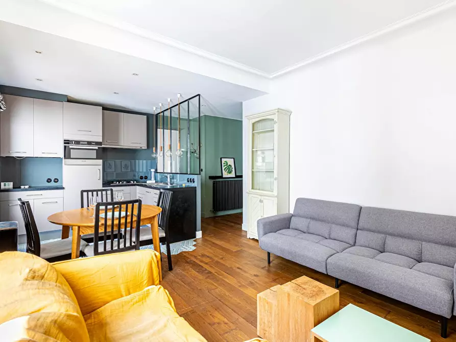 Immagine 4 di Appartamento in affitto  in Rue Lepic a Paris 18