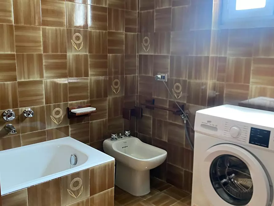 Immagine 6 di Camera in affitto  in Via Avola a Roma