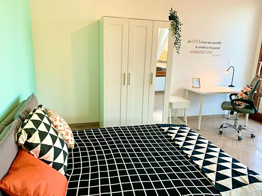 Immagine 2 di Camera in affitto  in Viale Francesco Redi a Firenze