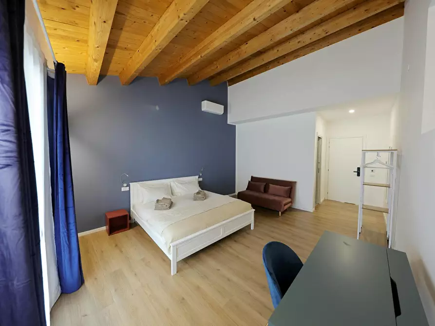 Immagine 4 di Camera in affitto  in Via Argenteria a Palermo