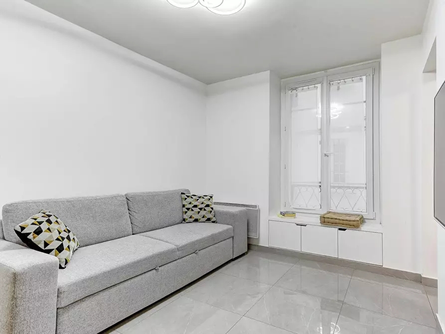 Immagine 6 di Appartamento in affitto  in Rue du Théâtre a Paris