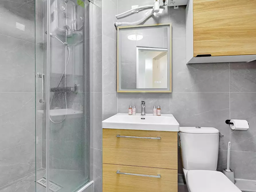 Immagine 2 di Appartamento in affitto  in Rue du Théâtre a Paris