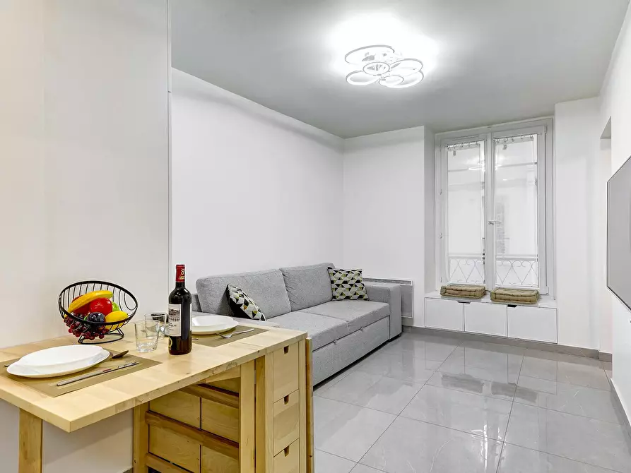 Immagine 1 di Appartamento in affitto  in Rue du Théâtre a Paris