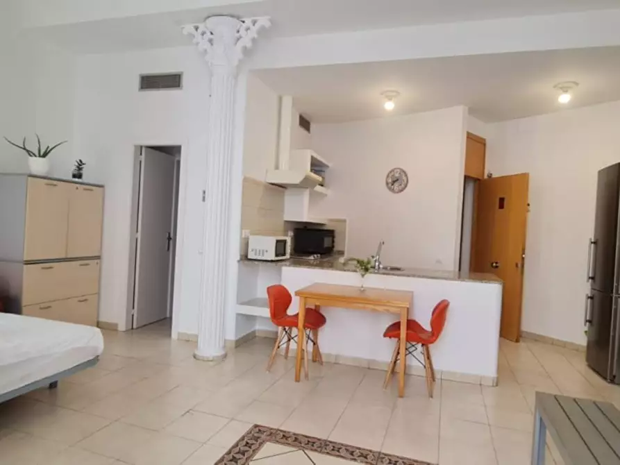 Immagine 4 di Appartamento in affitto  in Carrer Nou de la Rambla a Barcelona