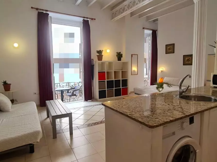 Immagine 2 di Appartamento in affitto  in Carrer Nou de la Rambla a Barcelona