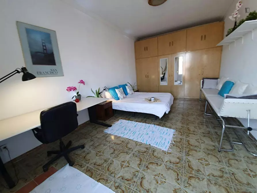 Immagine 1 di Camera in affitto  in La Rambla a Barcelona